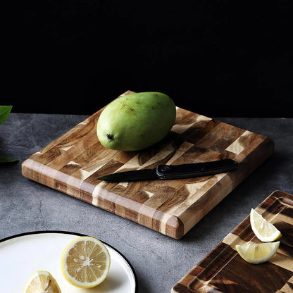 Solid wood cutting board in imported acacia for kitchen use
