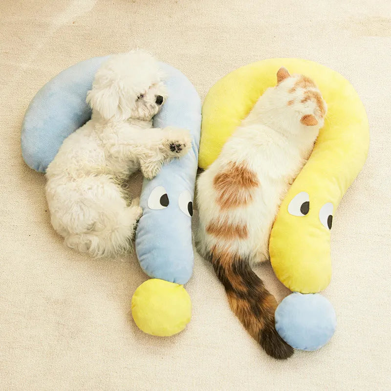 Blue rectangular pet pillow measuring 62x39 cm for cats and dogs