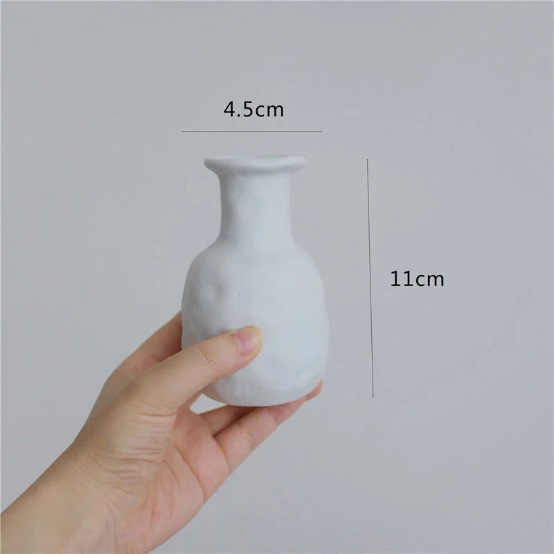 Minimalist ceramic vase set for modern home decoration, perfect for dry flower arrangements.
