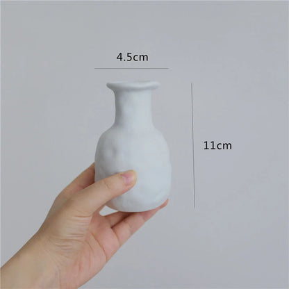 Minimalist ceramic vase set for modern home decoration, perfect for dry flower arrangements.