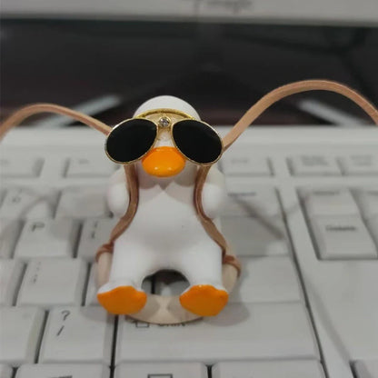 Gypsum duck ornament with swing tire design measuring 6x5x6cm for decorative displays