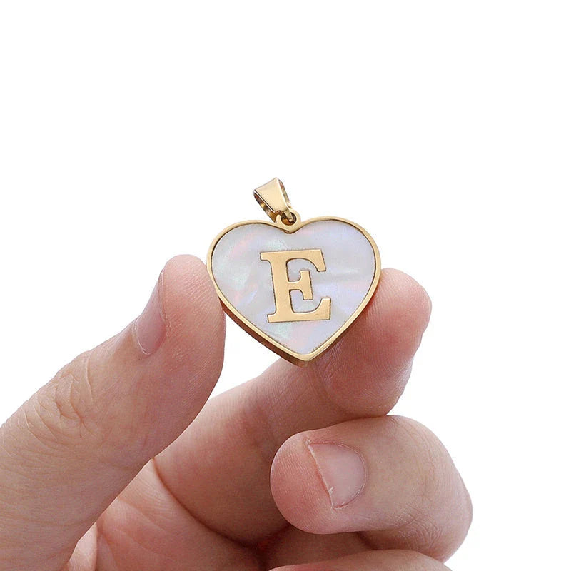 Personalized 26-letter heart-shaped necklace made of stainless steel and white shell