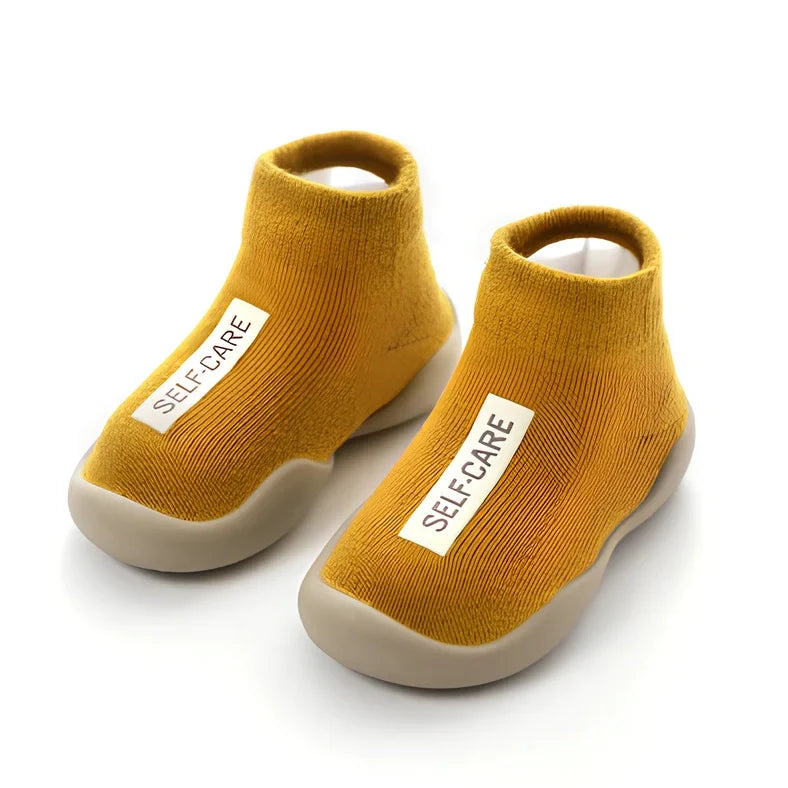 Breathable combed cotton toddler floor socks in black bow tie pattern, size M for 12.5-13.5cm feet, mesh for sweat absorption