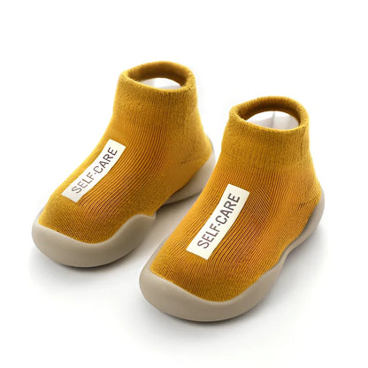 Breathable combed cotton toddler floor socks in black bow tie pattern, size M for 12.5-13.5cm feet, mesh for sweat absorption