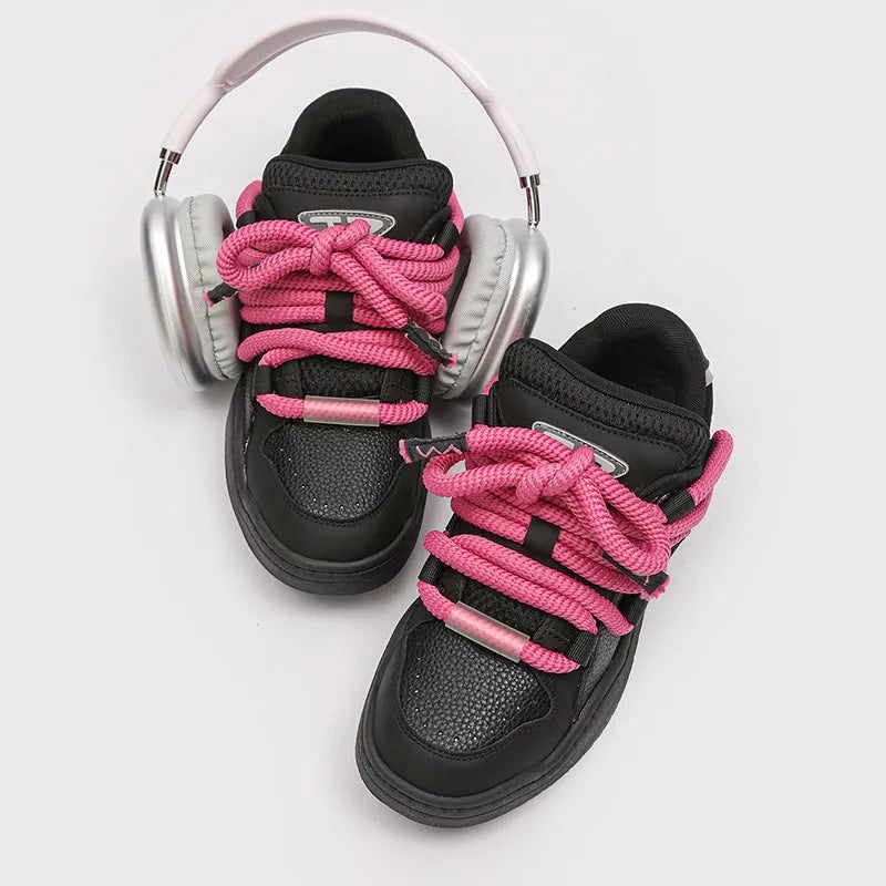 Casual unisex sneakers with thick rubber sole and round toe in various colours