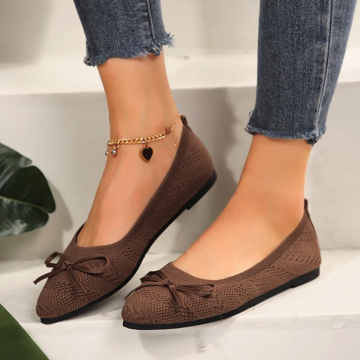 Women's bow-detailed knitted loafers with pointed toe and flat heel in multiple colour options