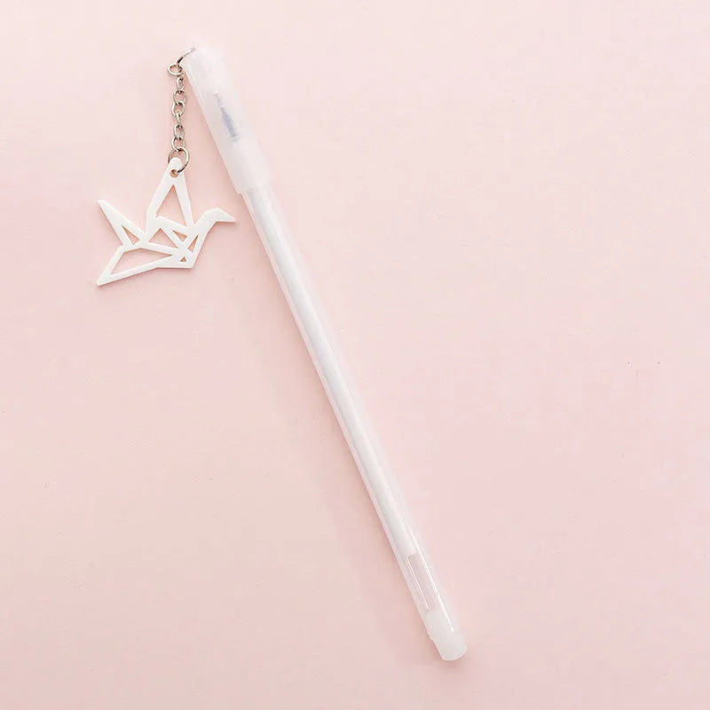 White and black gel pen with removable paper crane and rabbit pendant charms on a 17cm plastic body