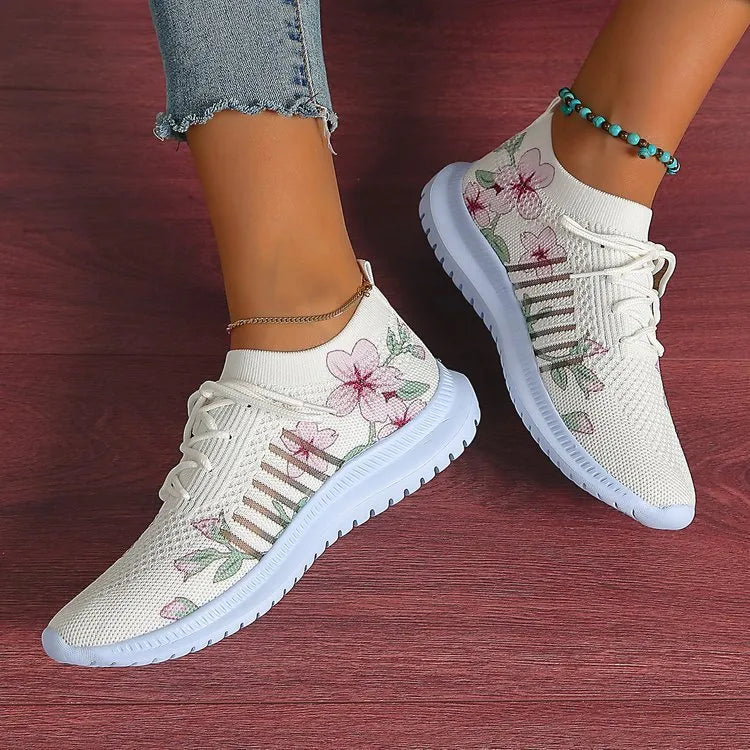 Women's milky white mesh flyknit running shoes with rubber sole and round toe