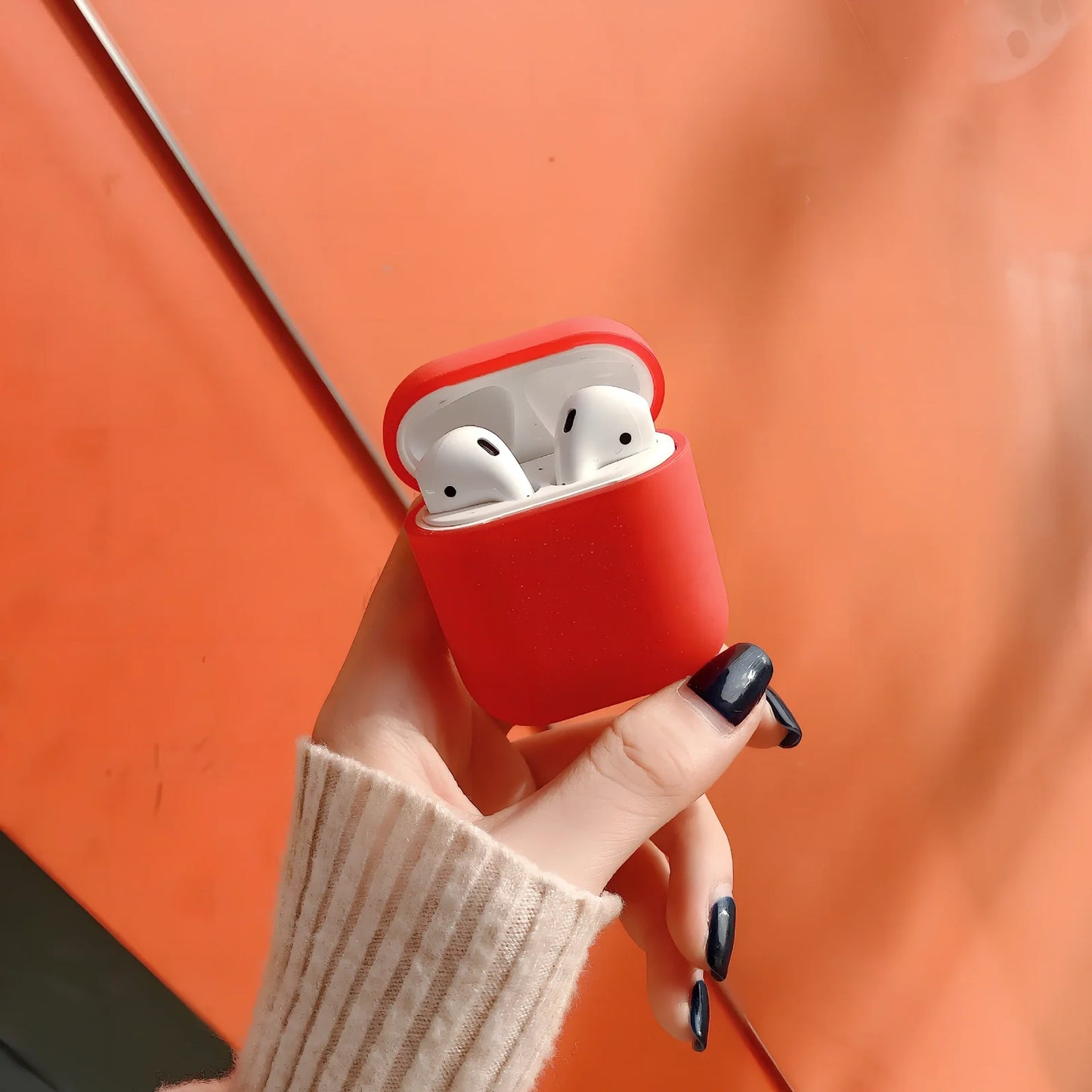 Black plastic wireless Bluetooth headset case for AirPods 1 and 2, 5.8 cm size with snap lid