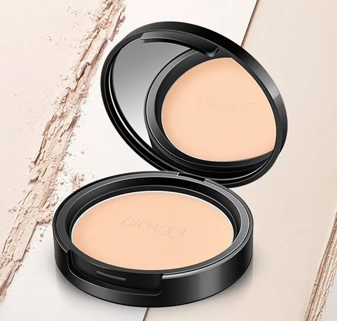 It Cosmetics Bye Bye Pores Pressed Powder compact in Natural shade, 8.2g net weight