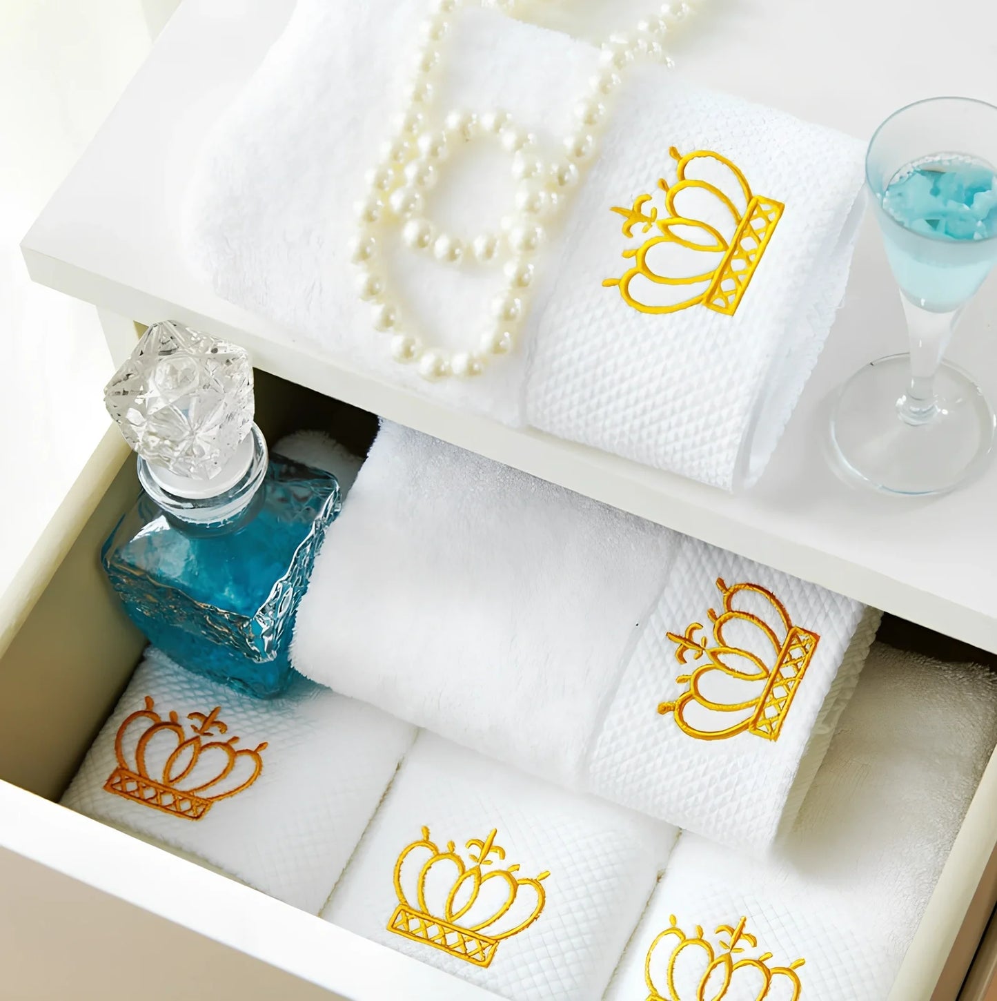 Large 70x140cm cotton bath towel with custom embroidery for hotel sauna use, 100% cotton absorbency