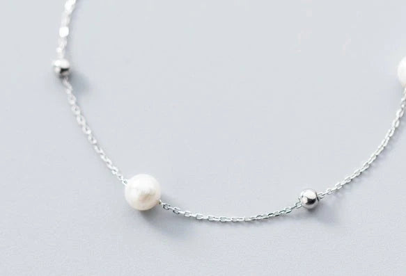 Adjustable synthetic pearl bracelet with 925 silver clasp, perfect for any wrist size