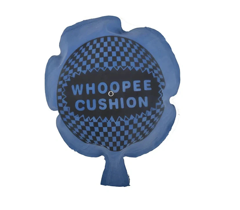 Plastic fart sponge pad in random colour, sizes 9cm to 25cm for spoof pranks, lightweight at 20-50g with squeeze-activated sound