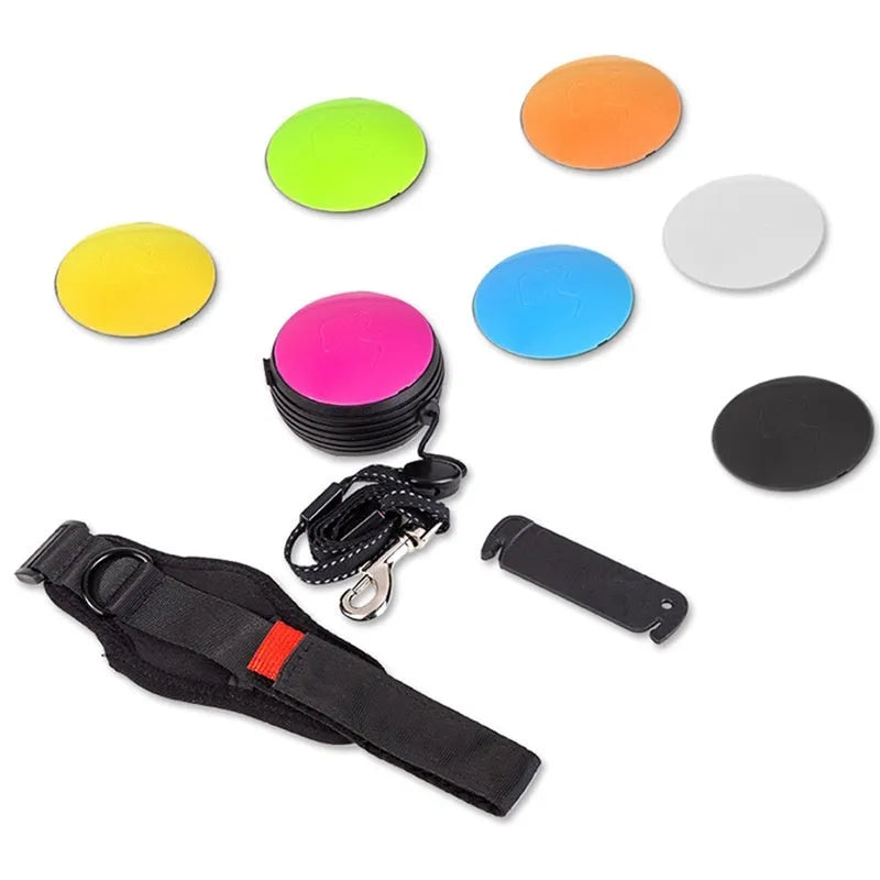 Pet Holding Hands automatic retractable dog leash showing 3m nylon cord extended with locking button
