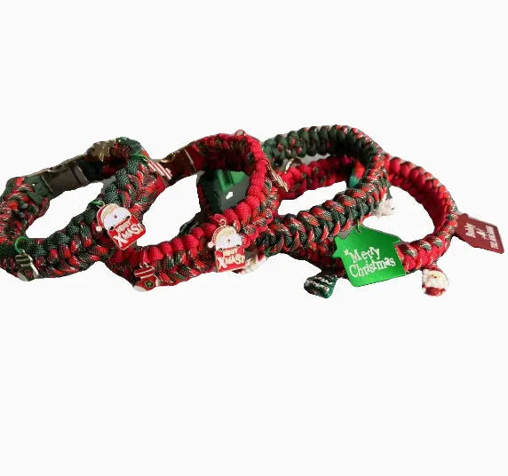 Green dog leash with hand-holding rope and P-chain, featuring a zinc alloy release buckle.
