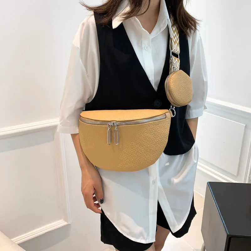 Solid colour women's crossbody bag with saddle lock zipper and horizontal square shape