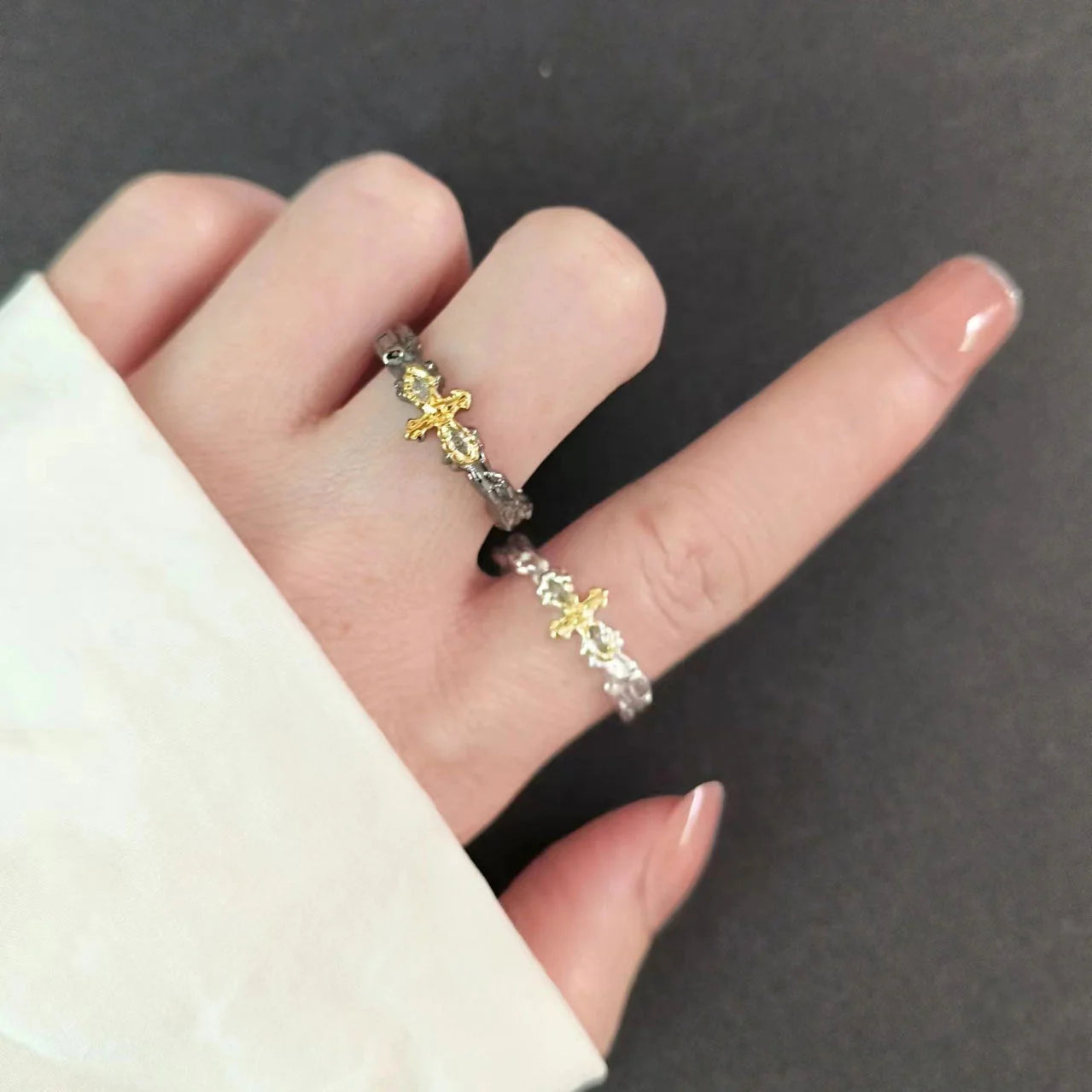 Dark Maillard Ring with geometric cross design in black gold and silver, adjustable for a perfect fit.