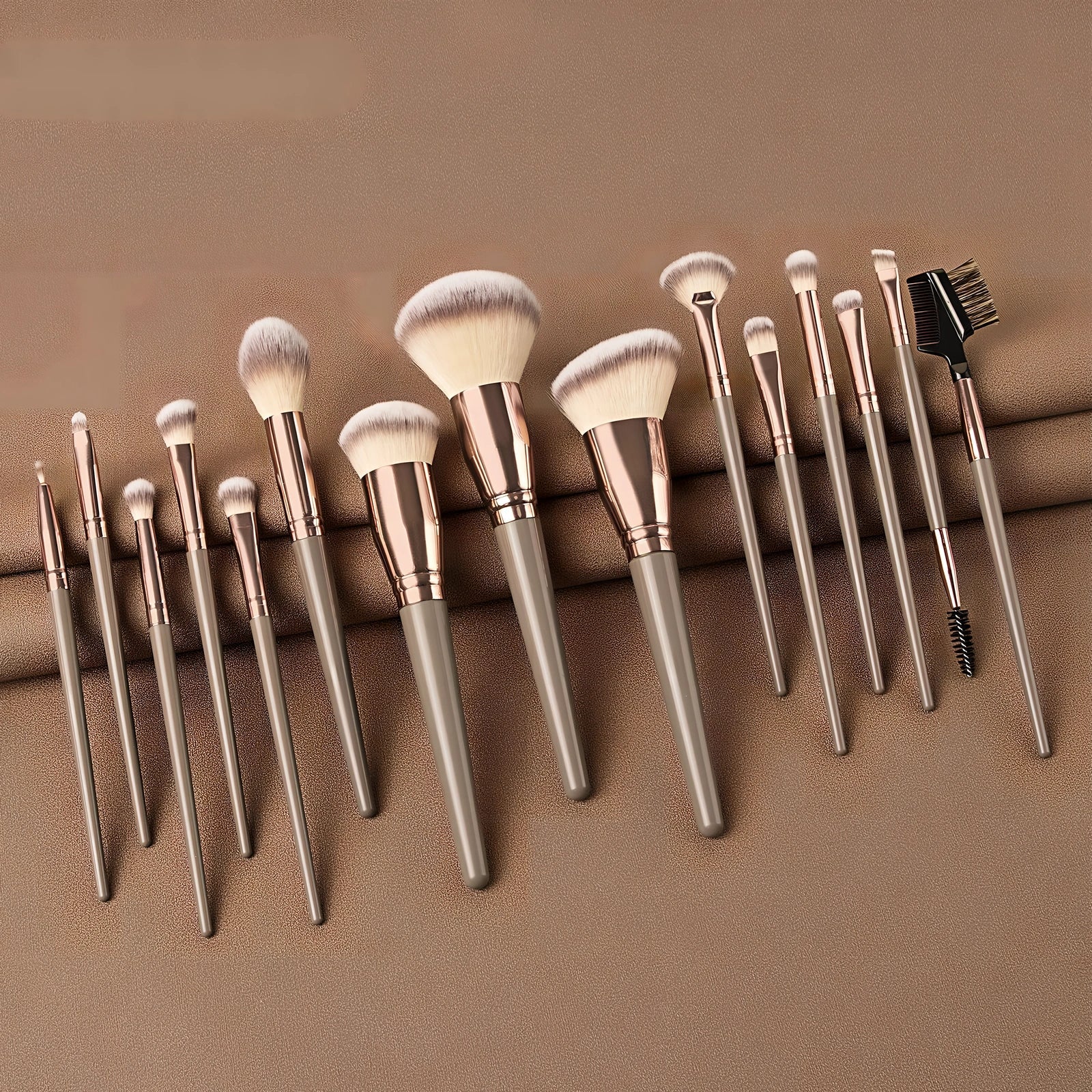 15-piece brown makeup brush set with 19cm lengths and 4cm man-made fibre eye shadow brush