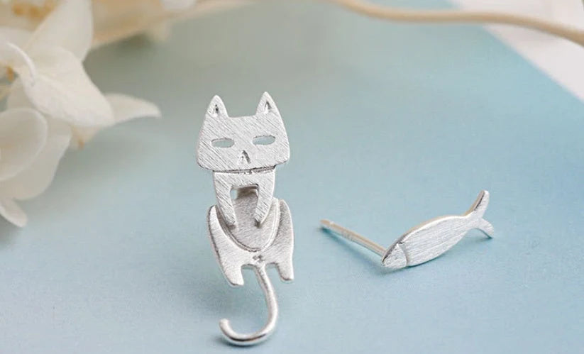 S925 sterling silver stud earrings with cat and fish design, hypoallergenic