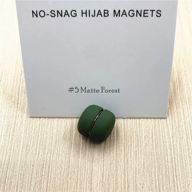 Malaysia Strong Scarf Buckle Macron Round Magnet in painted zinc alloy for secure scarf fastening