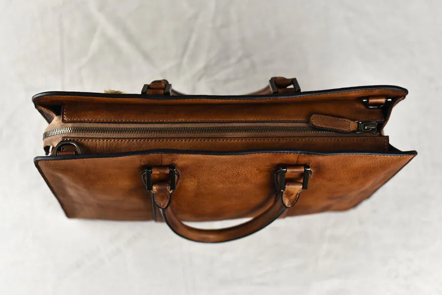 Men's 14-inch khaki leather business handbag with horizontal retro design and zipper opening