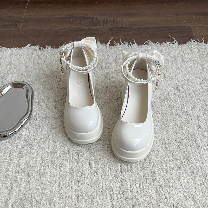 Sweet French style women's Mary Jane pumps with a chunky 6cm heel in black or beige.