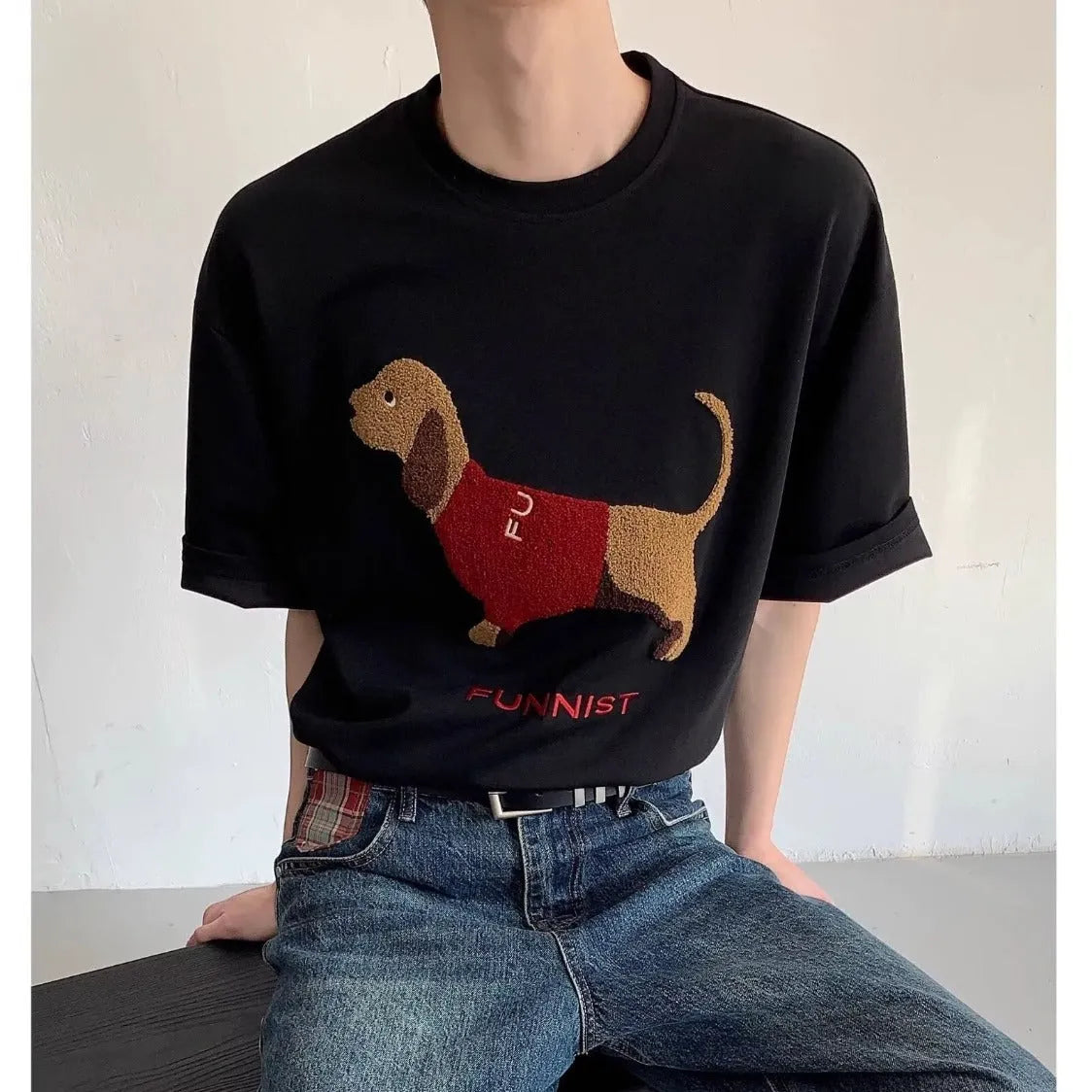 Sausage dog embroidered men's t-shirt in cotton with round neck and short sleeves