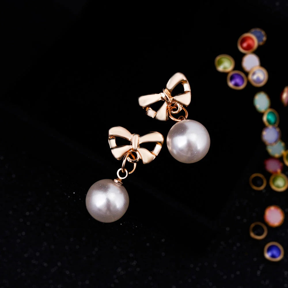 Hypoallergenic heart-shaped zircon and bow pearl earrings for women, ideal for sensitive ears.