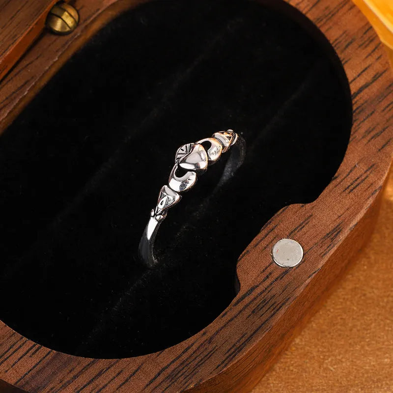Open heart ring in retro silver colour with copper construction and adjustable design
