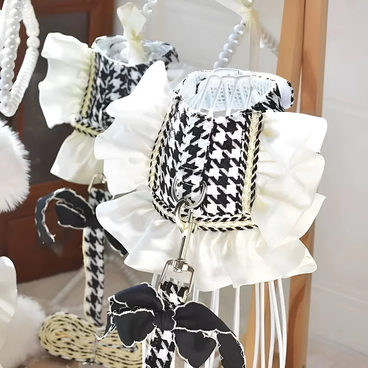 Classic style traction polyester dog vest with hand holding rope, sizes XS to 2XL, princess cut