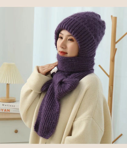 Women's fleece-lined knitted hat and scarf set in various colours for winter warmth