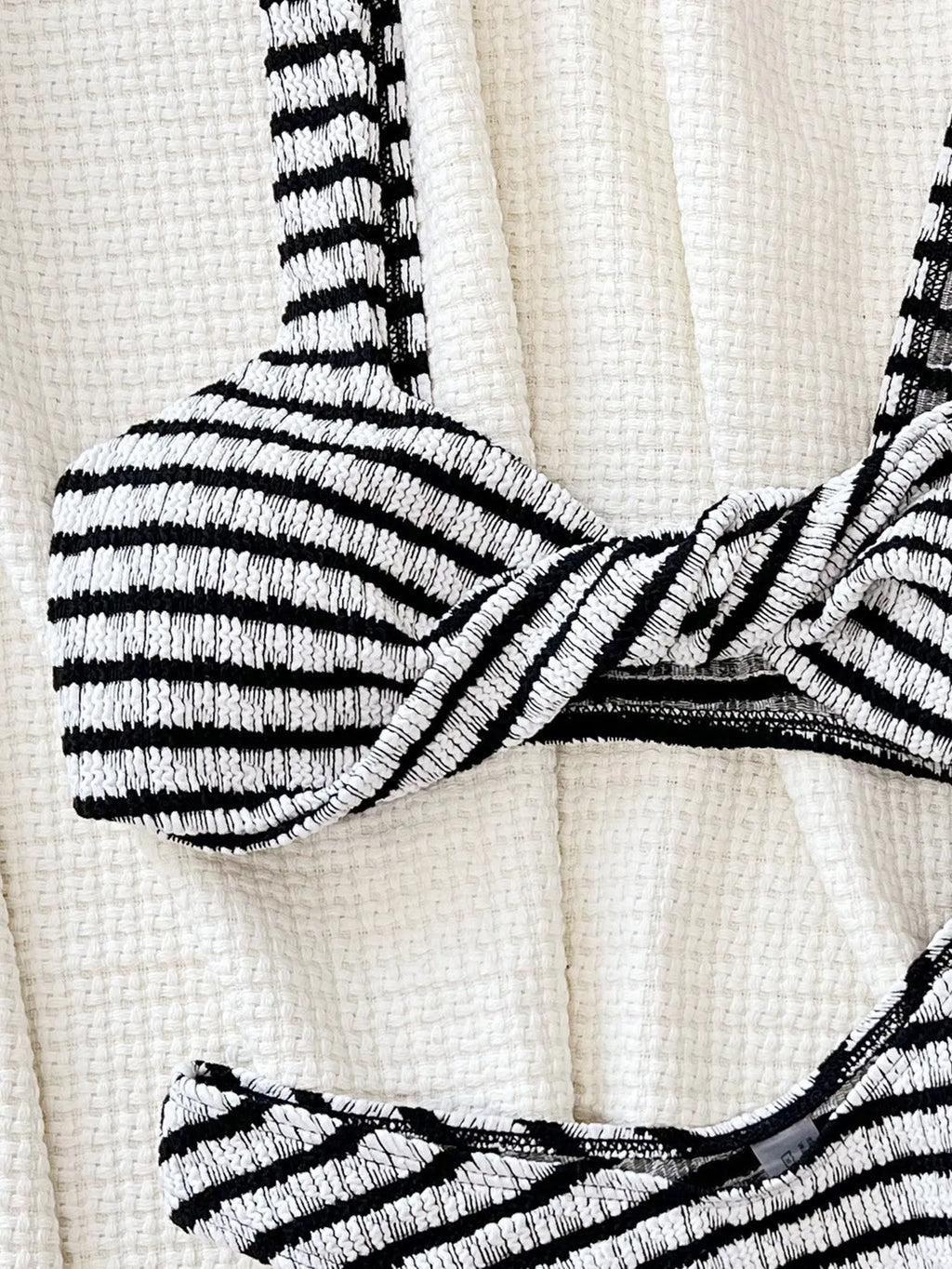 Black and white contrast colour women's separated bikini set with polyester fabric in S M L sizes
