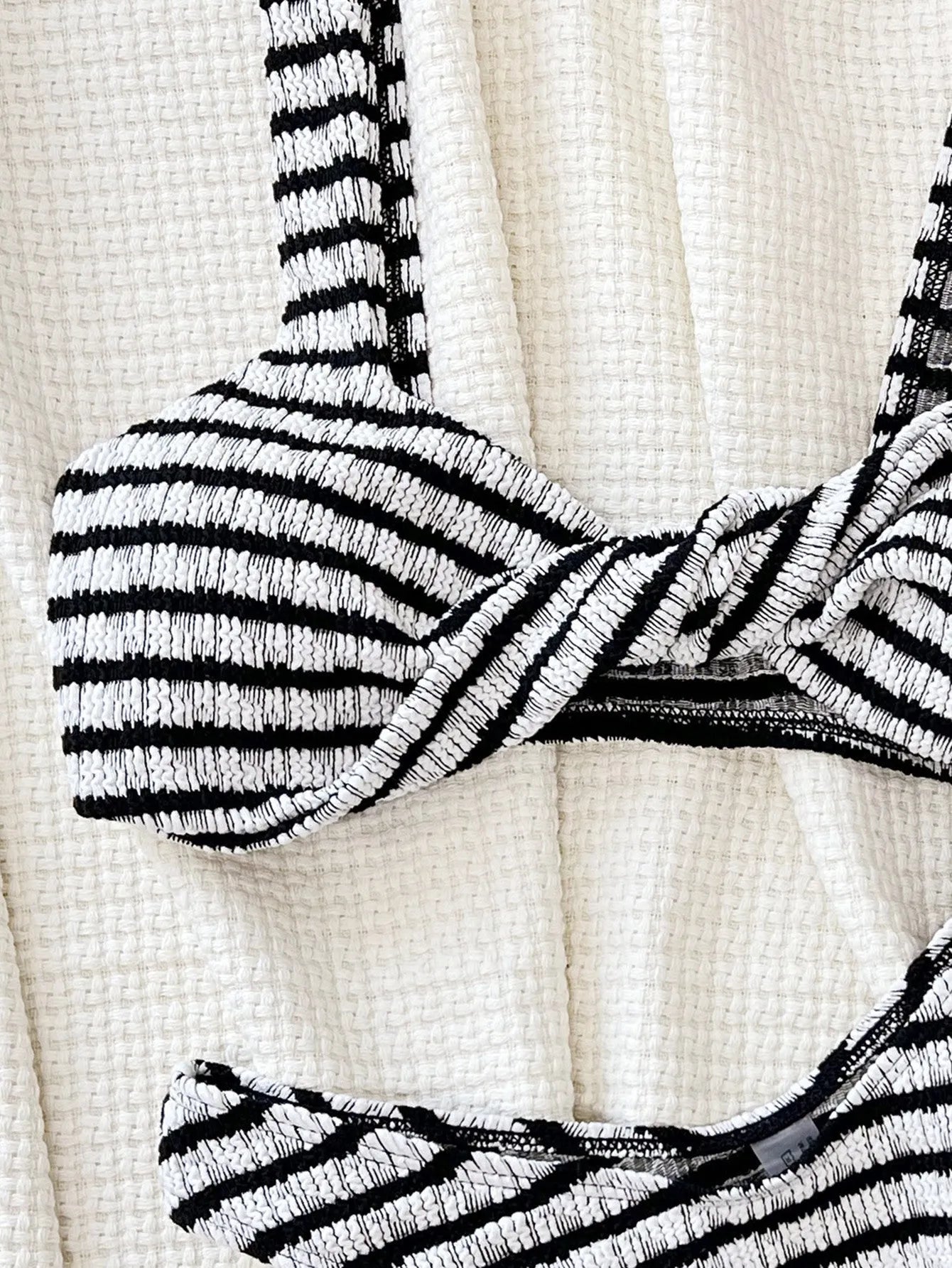 Black and white contrast colour women's separated bikini set with polyester fabric in S M L sizes