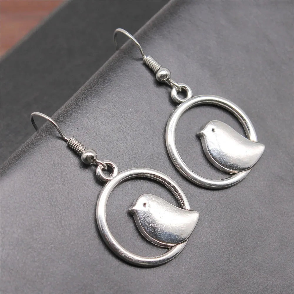 Retro simple handmade ornament bird earrings in ancient silver with zinc alloy body and iron ear hooks