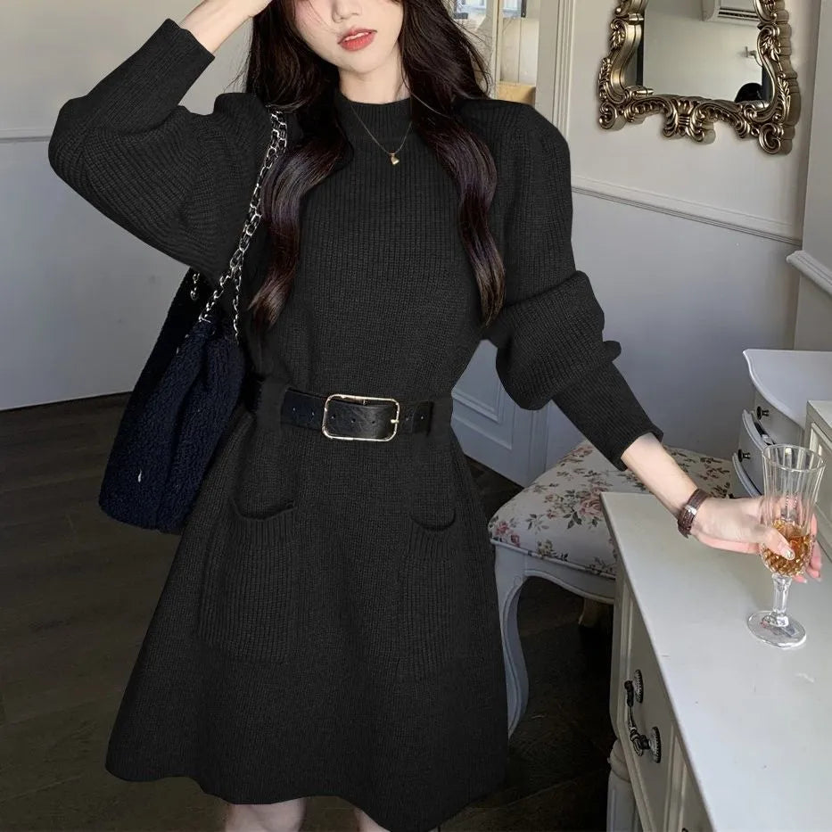 Long sleeve knitted dress for women in beige with high waist and included black belt