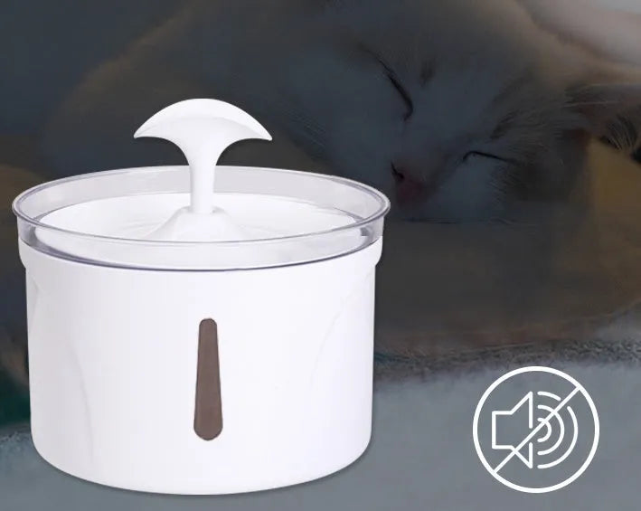 White pet water dispenser with automatic circulation, 2.5L capacity, for cats and dogs