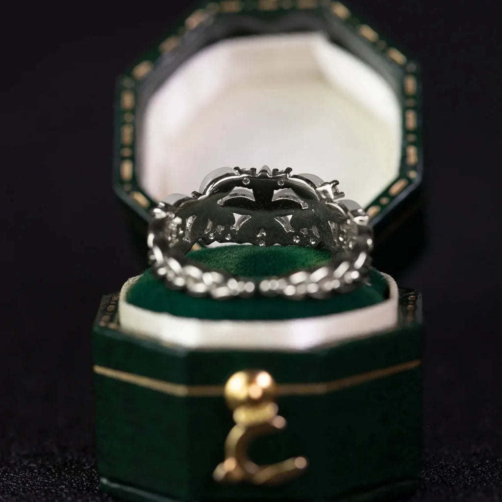 Floral wedding band for women 18K gold with diamond inlay vintage style
