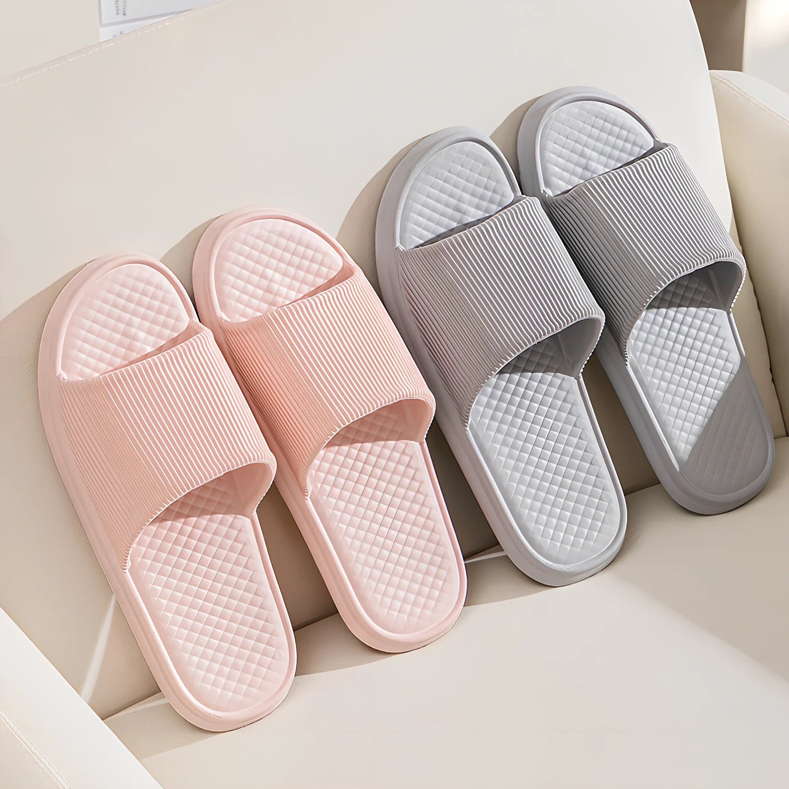 Summer slippers with rhombus pattern and non-slip foam soles for indoor wear
