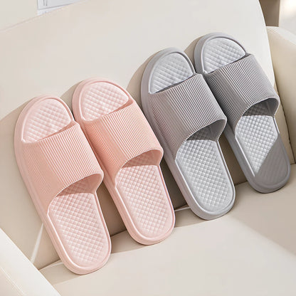 Summer slippers with rhombus pattern and non-slip foam soles for indoor wear