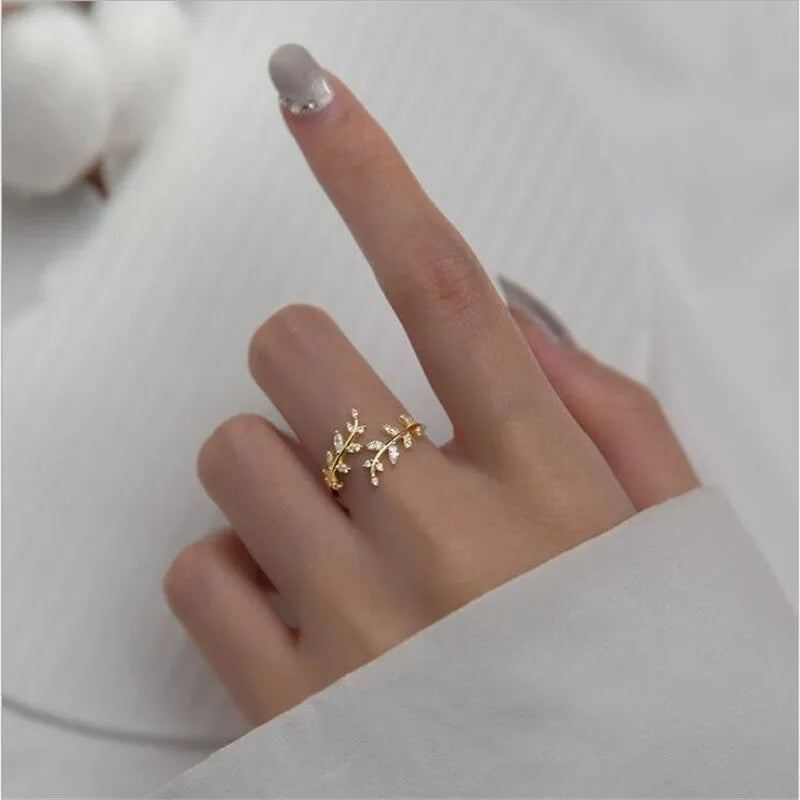 Copper leaf-shaped branch ring for women in gold and silver finishes