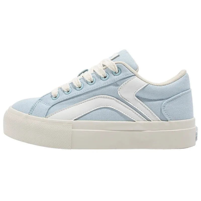 Women's low-top vulcanised board shoes in a lace-up design with a round toe.