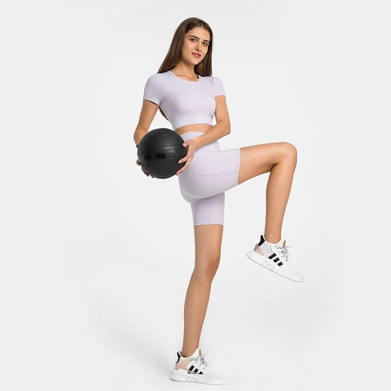 Women's high-waist mid-length sports shorts in black stretch fabric for running and gym