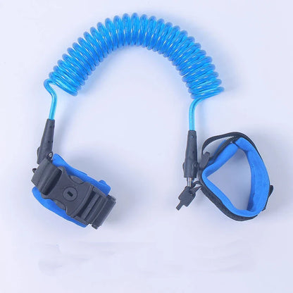 A child safety wristband with a translucent, tough PU rope that allows 360-degree free rotation and a breathable, comfortable interior.