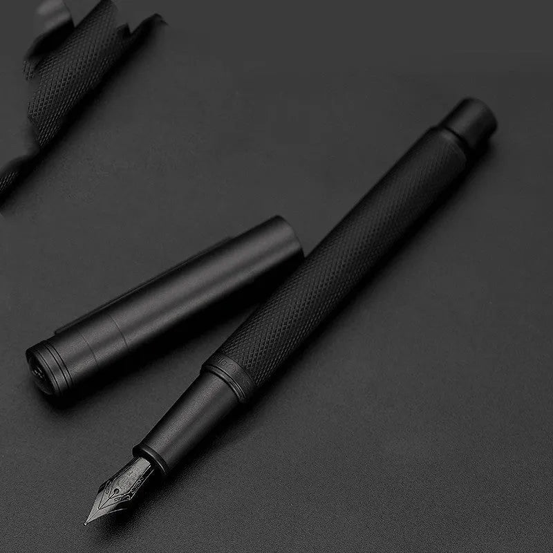 Metal fountain pen in gift box with titanium-plated iridium gold nib, rotary ink absorber, black body, 0.5mm nib