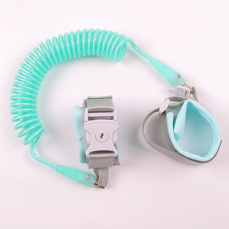 A child safety wristband with a translucent, tough PU rope that allows 360-degree free rotation and a breathable, comfortable interior.