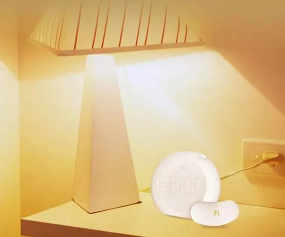 Smart body temperature sticker for children with LED display and white ABS storage box