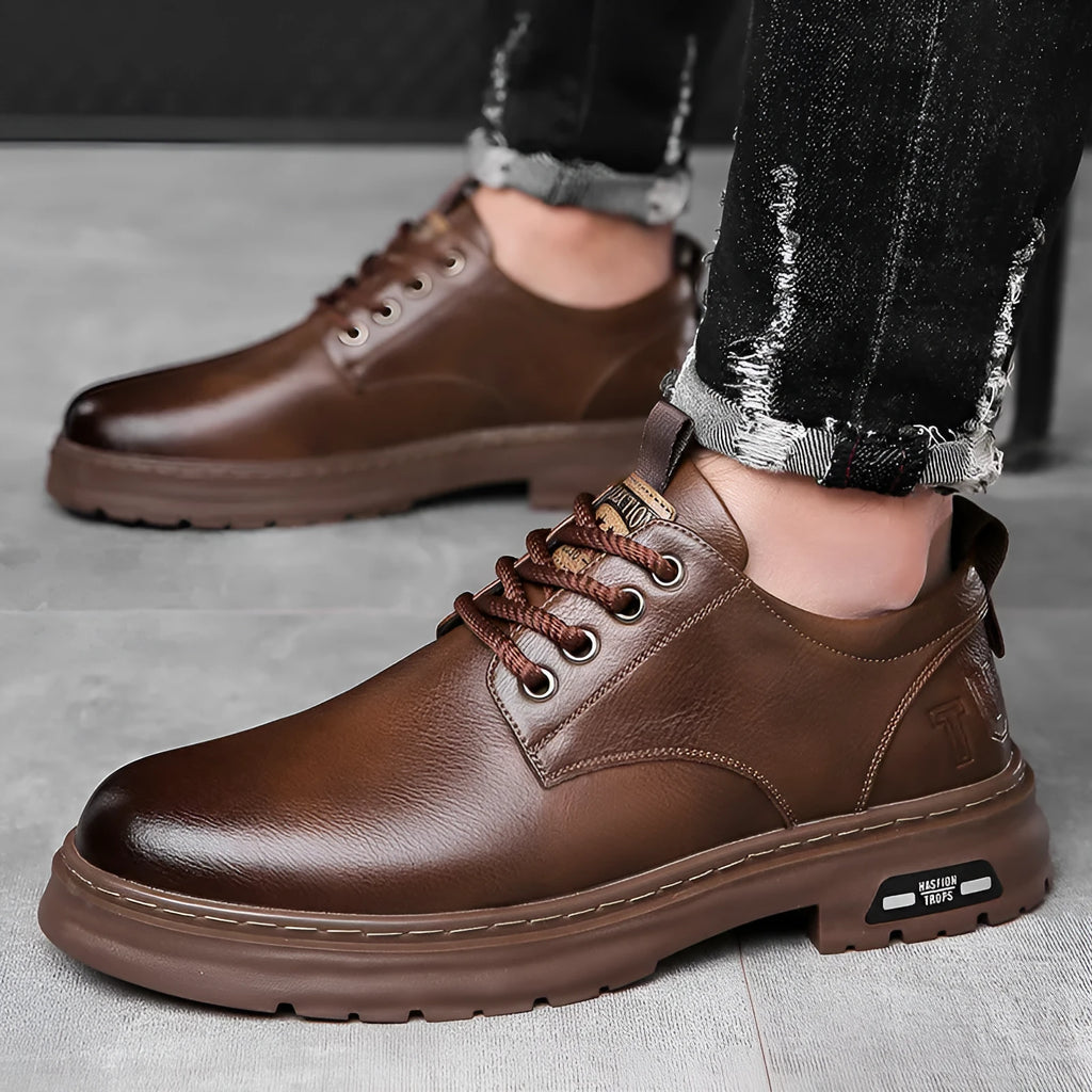 Retro men's casual leather shoes with round toe and flat square heel in black or brown colours