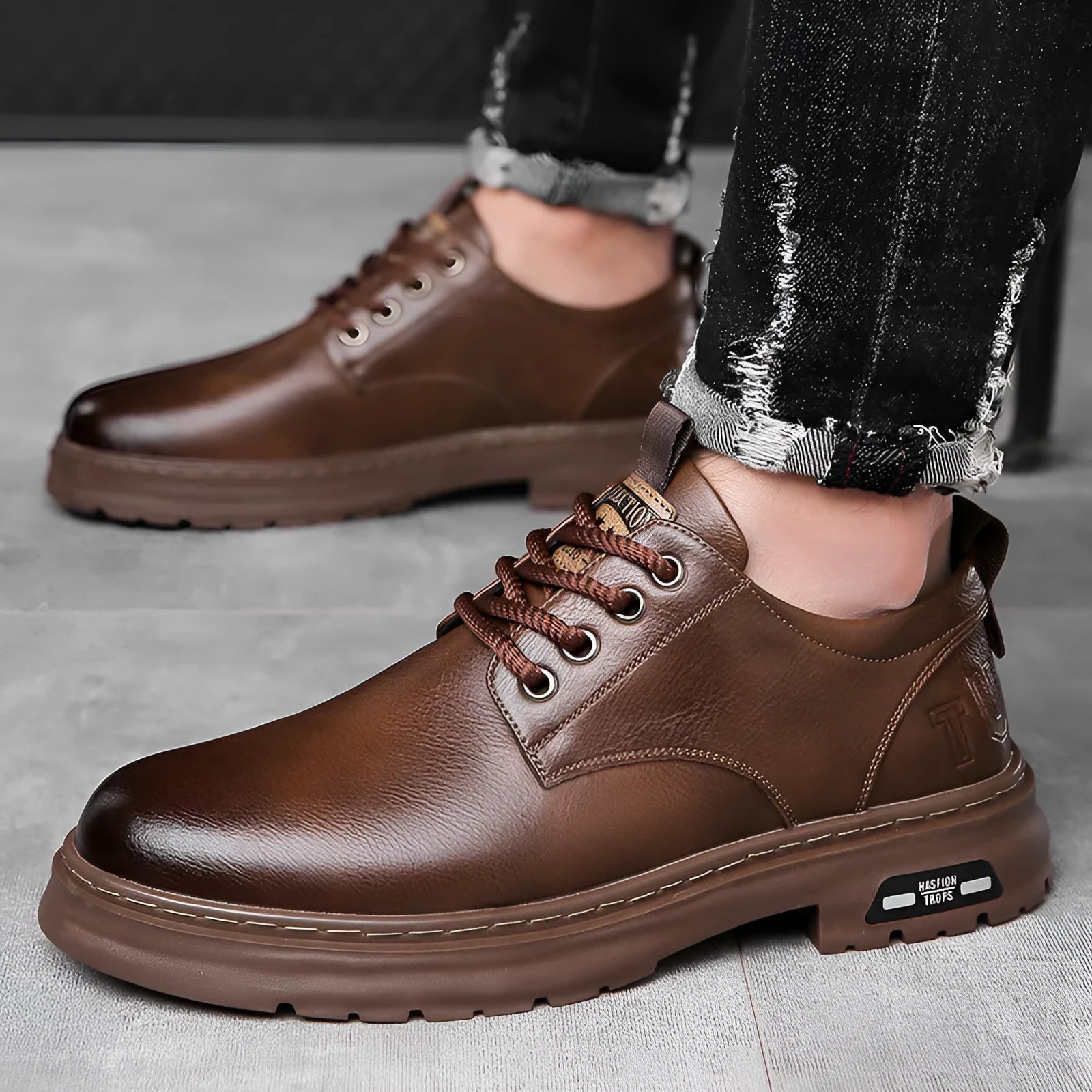 Retro men's casual leather shoes with round toe and flat square heel in black or brown colours