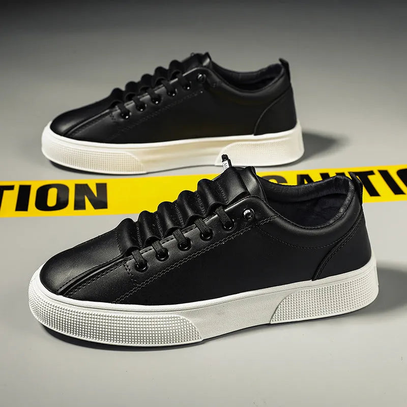 Men's black and white low top sports shoes with mesh and synthetic leather construction