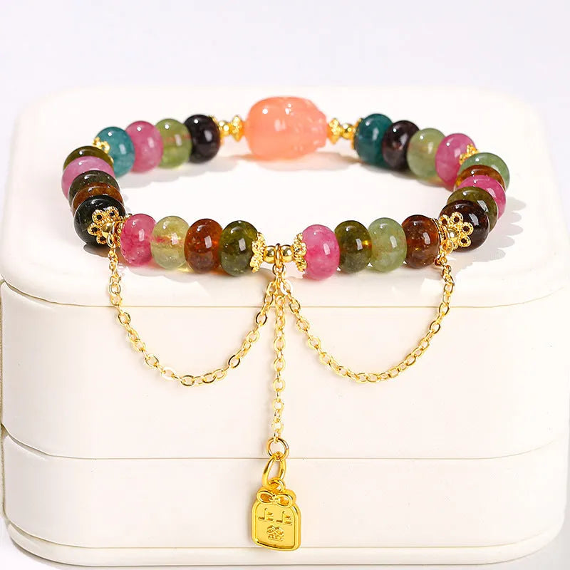 Green crystal bead bracelet for women with manual stringing and adjustable design